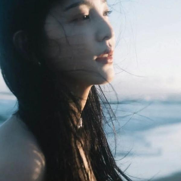 赤裸的公务员